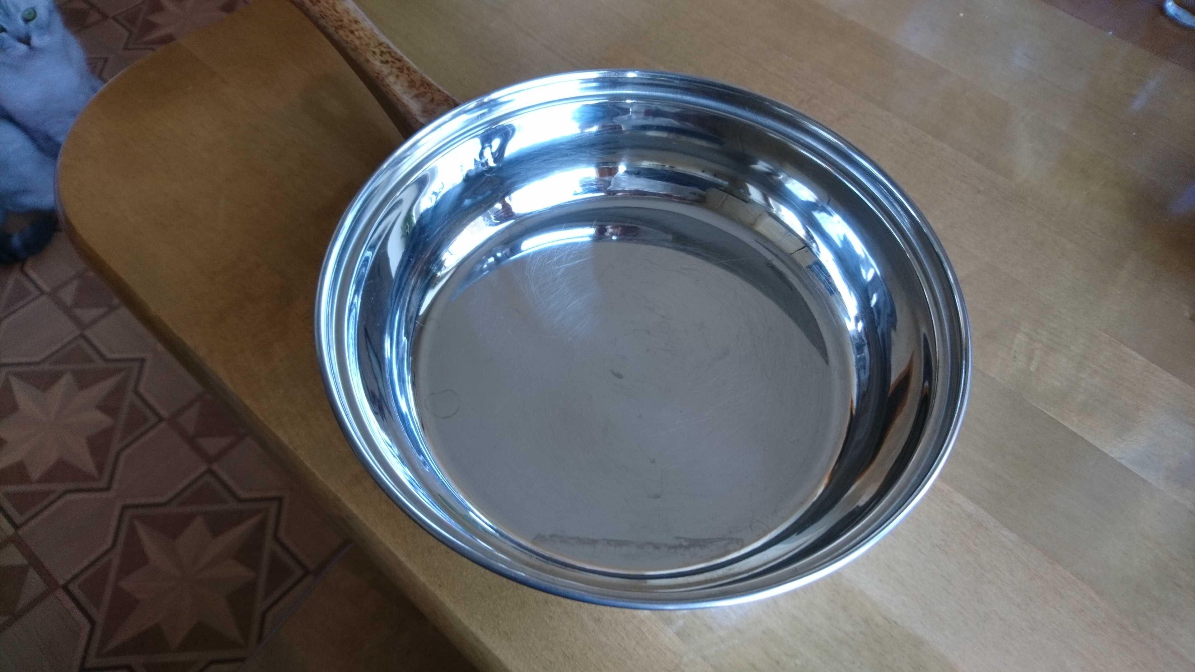 сковородку  из нержавейки и алюминия  продам