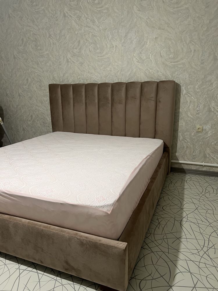 Продам СРОЧНО двуспальную кровать с матрасом за 280.000тг!!!