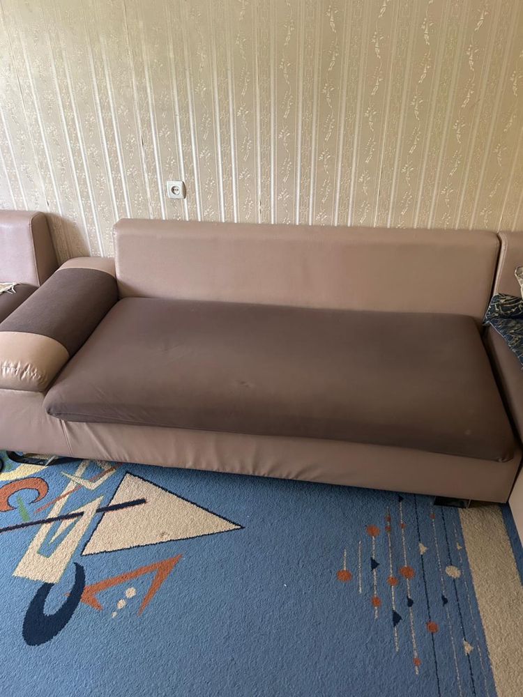 Продам диван не раскладной 2м