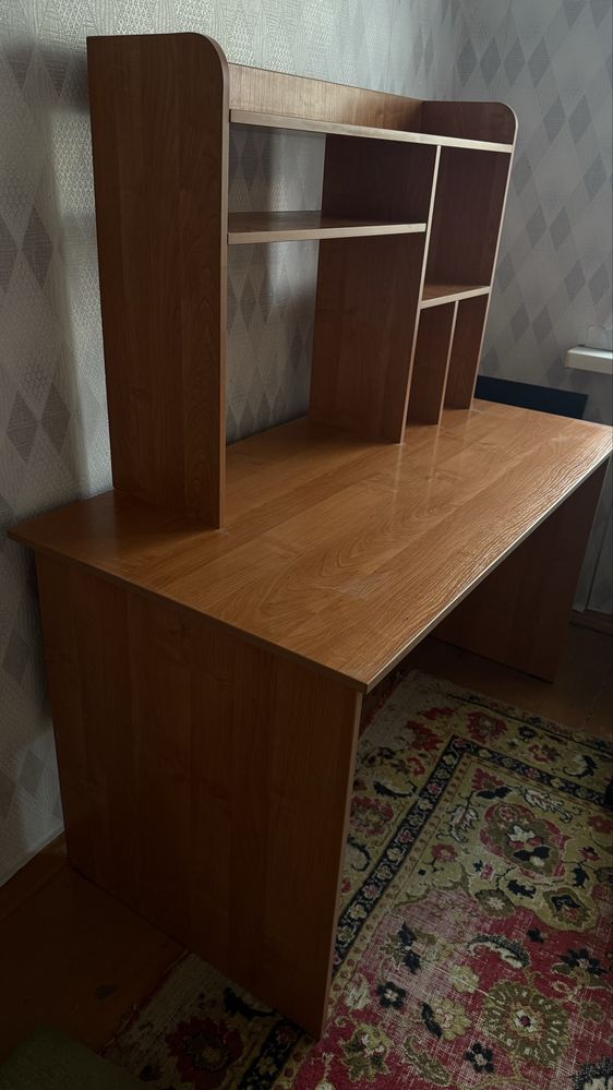 Продам стол компьютерный