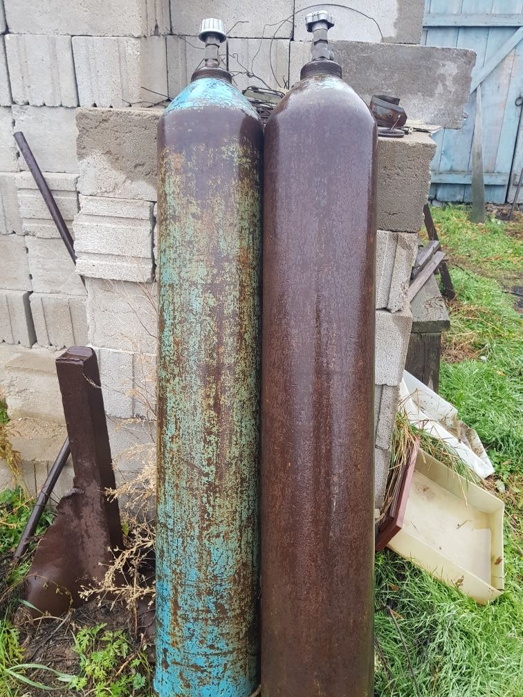 Продам  кормораздатчик, капот, два крылья, две двери от ГАЗ 53.