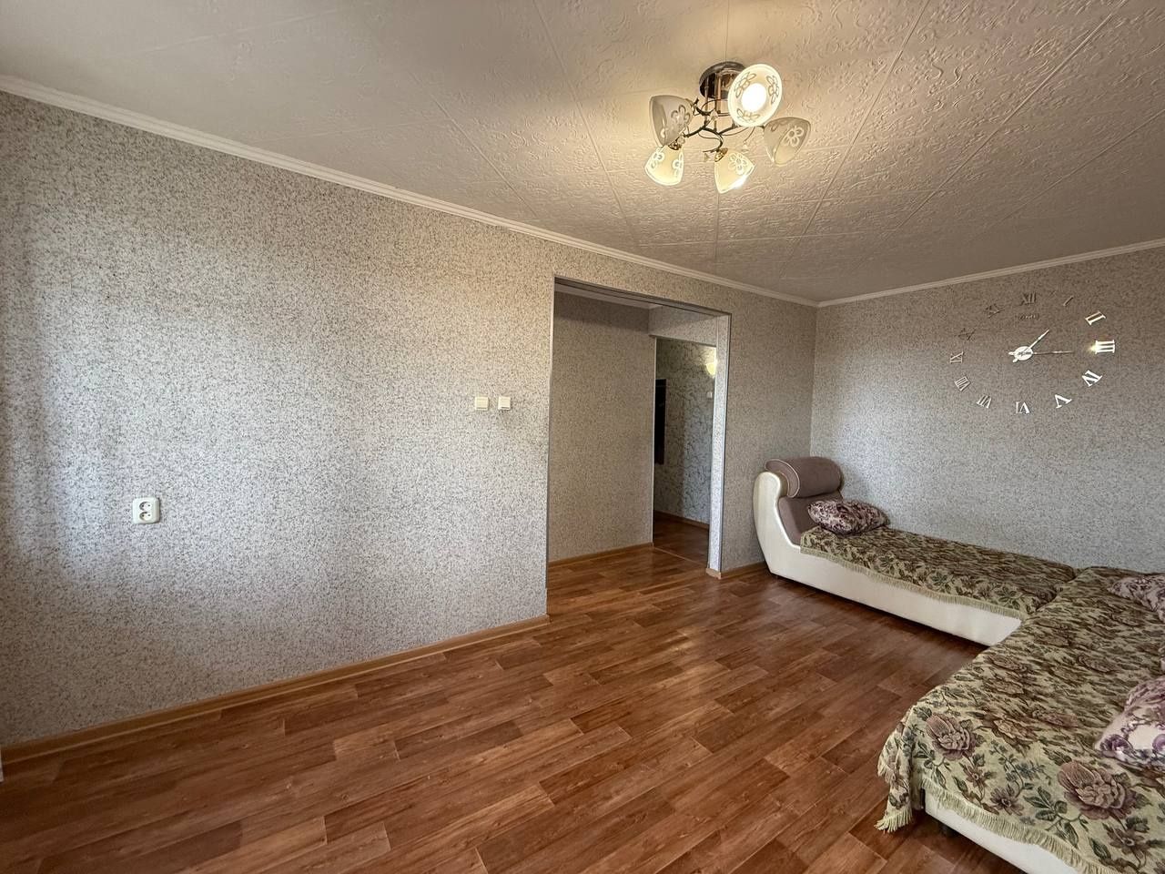 В районе Цона продаётся 2х комнатная пр. Независимости 15 на 5 этаже