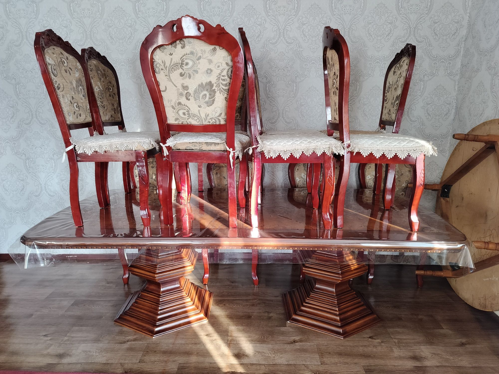 Продам стол со стульями