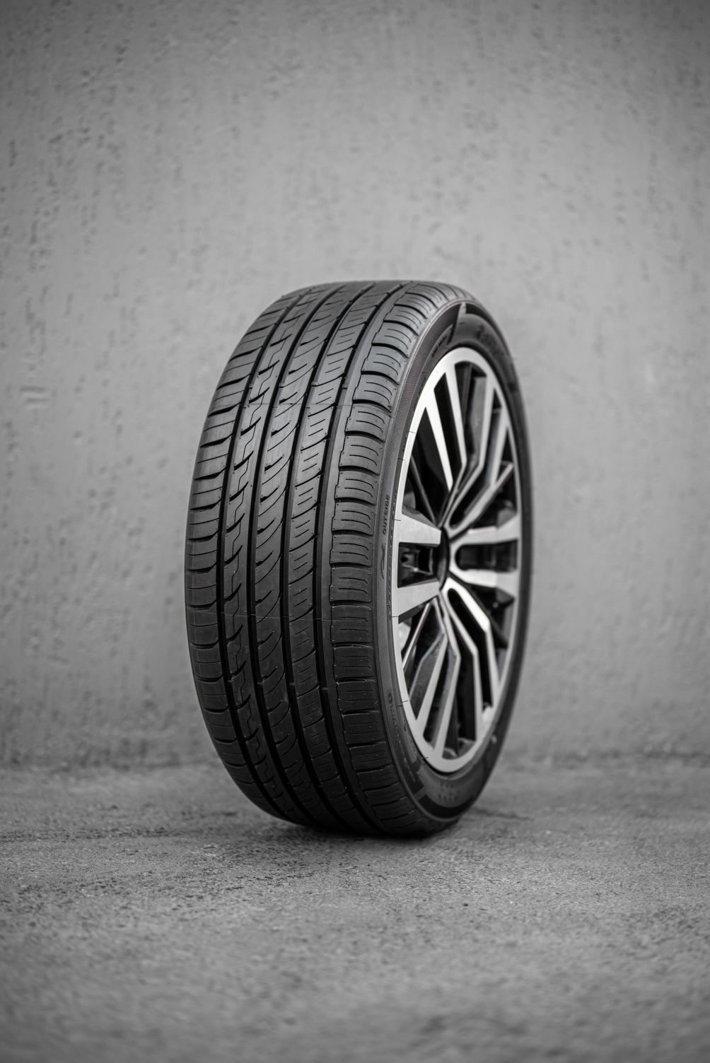 RAPID 235/50R17 P609 100W