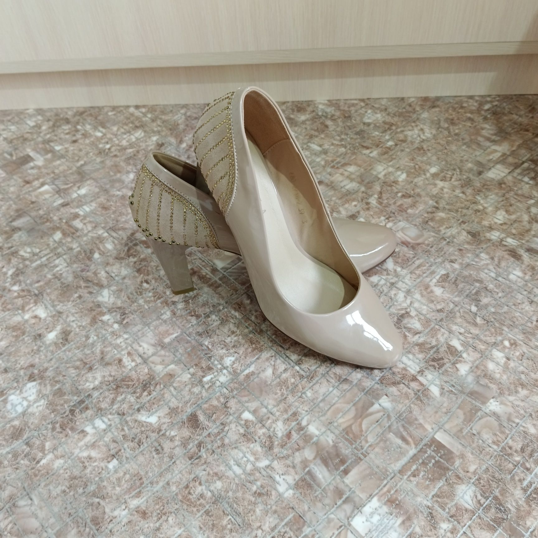 Продам туфли 39 размера