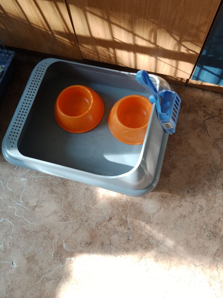 Продам домик и лоток