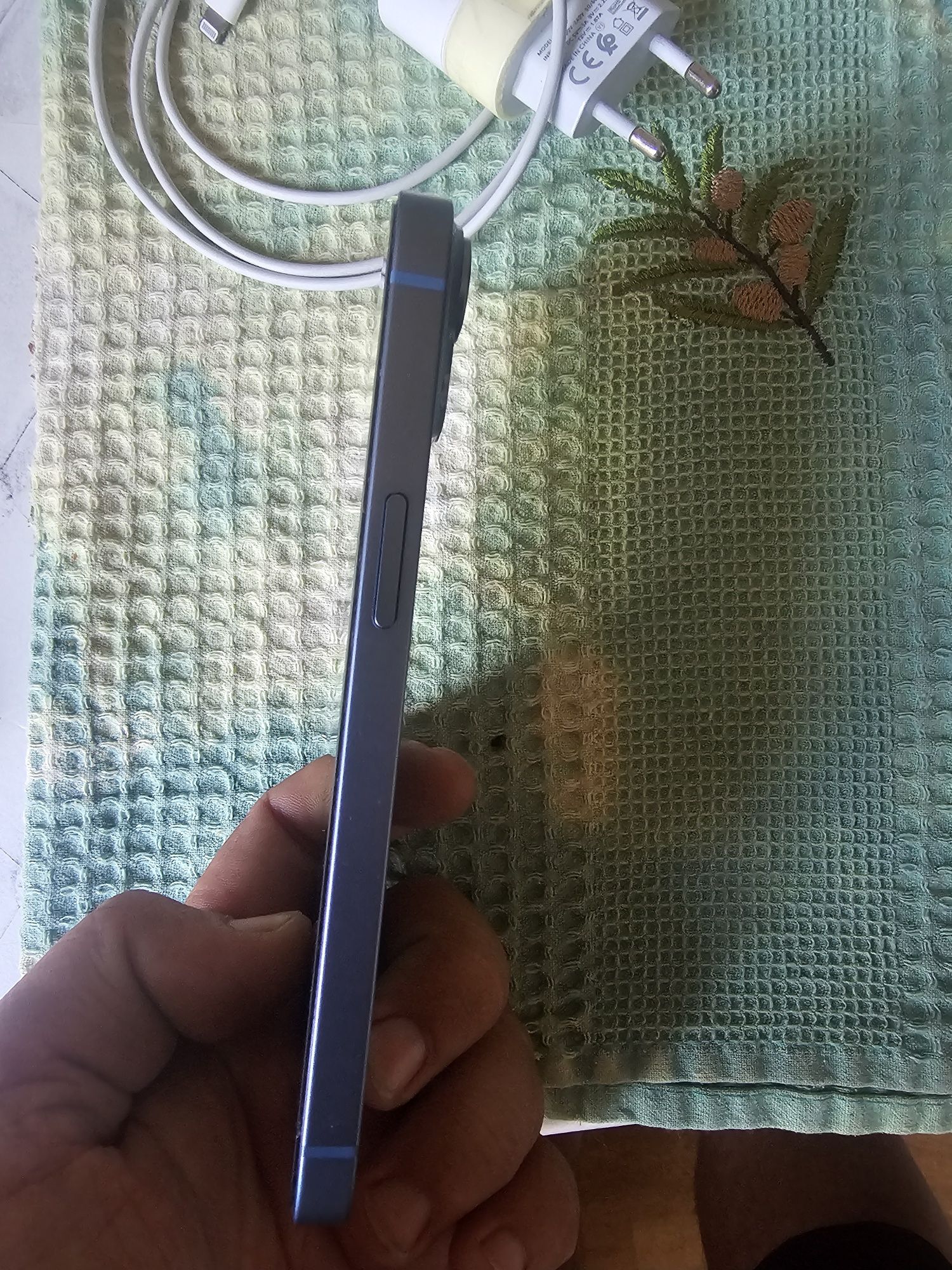 Продам IPhone 14 128
