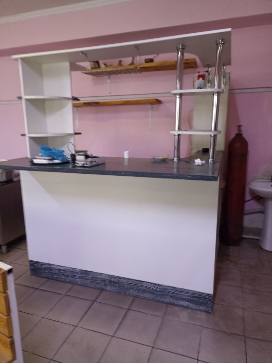 Зависит чем закрыта кафе продаю оборудование, мебель, посуда, холодиль