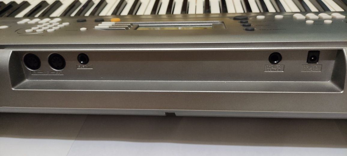 Синтезатор YAMAHA PSR R300