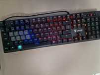 Продам клавиатуру BloodY Pulsefire Surge