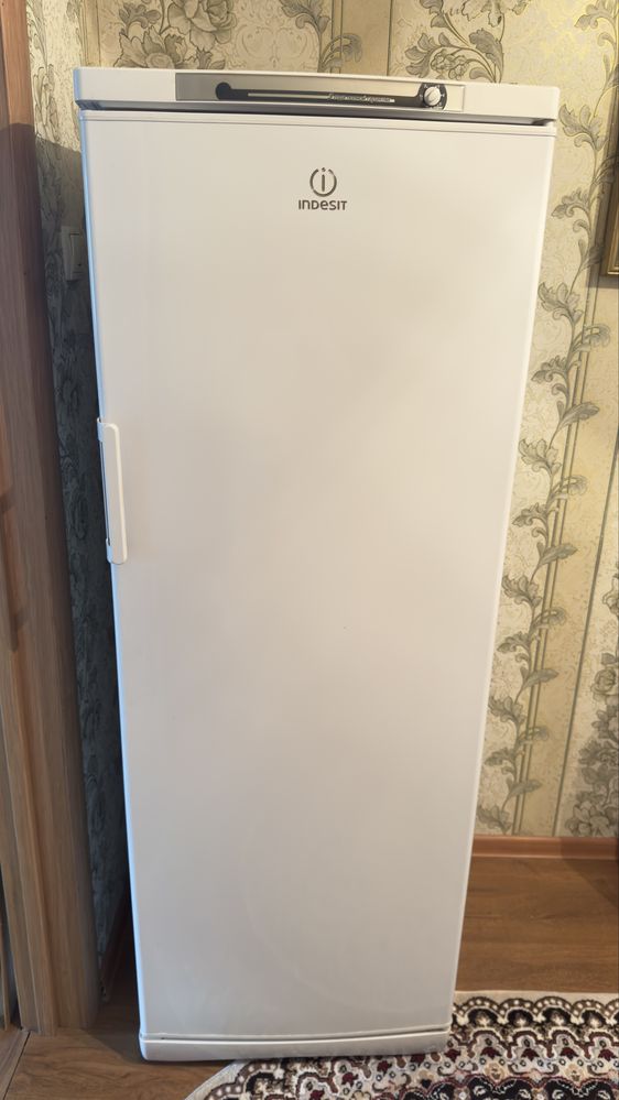 Продам морозильную камару Indesit