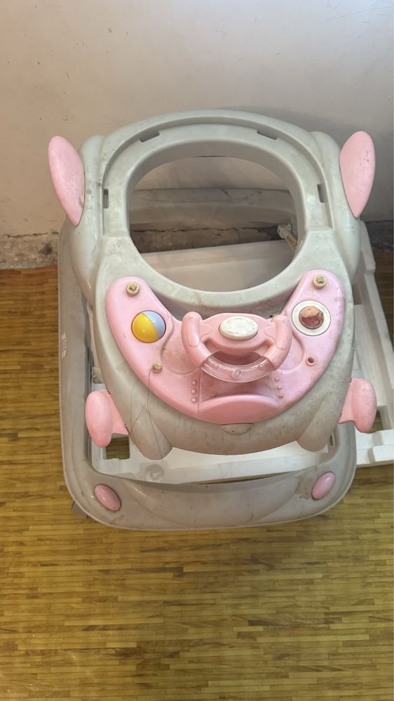 Продам каляски, стул для кормления,ходунок, автокресло