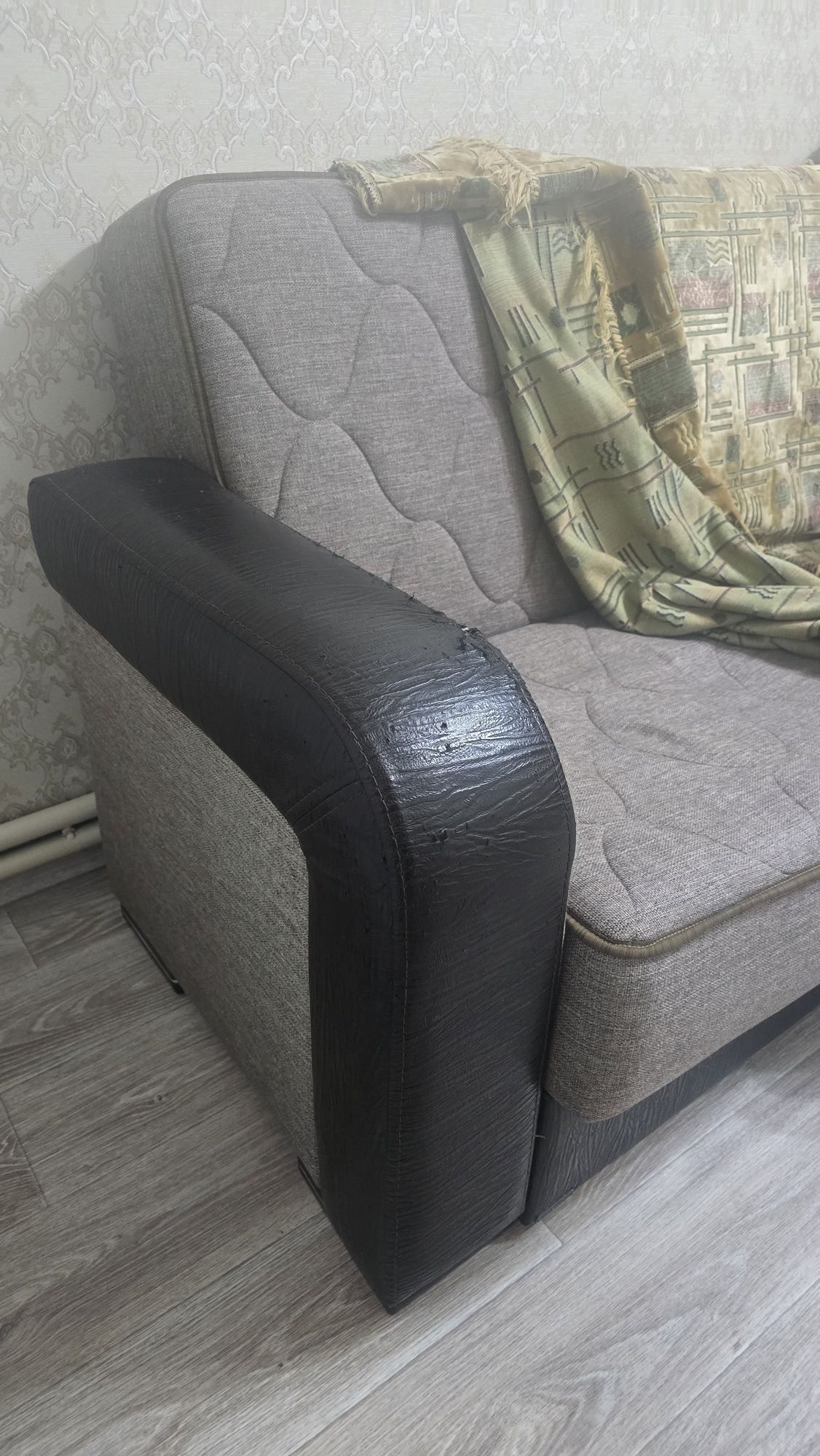 диван б/у. раскладной