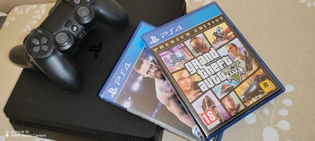 Продаётся PS4 б/у 816 гб. В хорошем состоянии