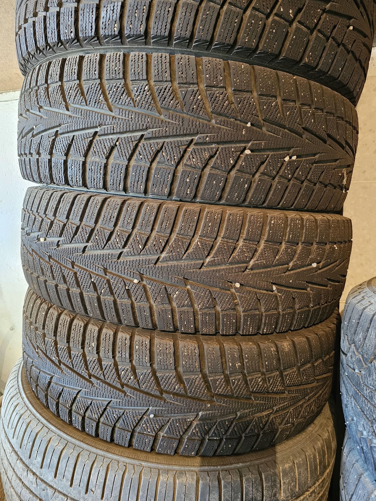 Продам шины hankook зимние, состояние отличное
