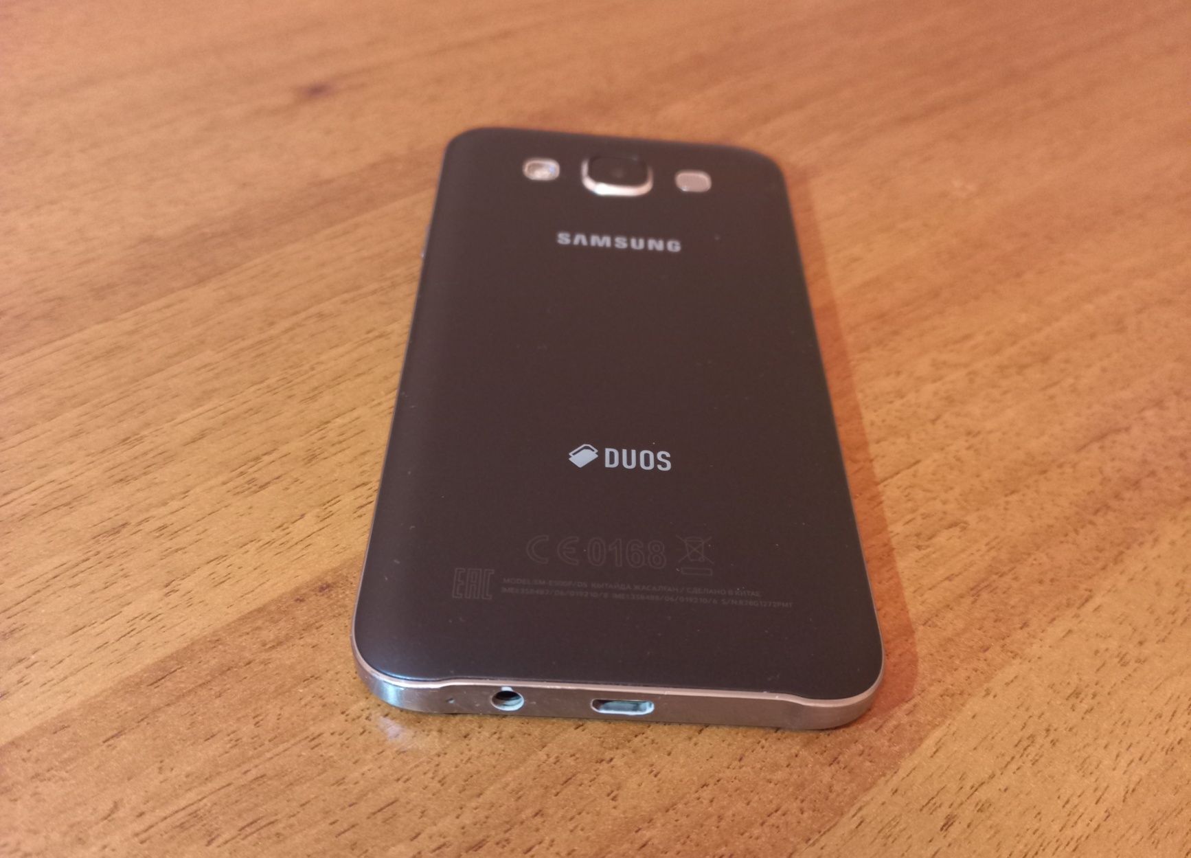Продаётся на запчасти смартфон Samsung Galaxy E5 SM-E500H/DS