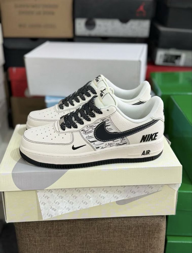 Продам кроссовки Nike
