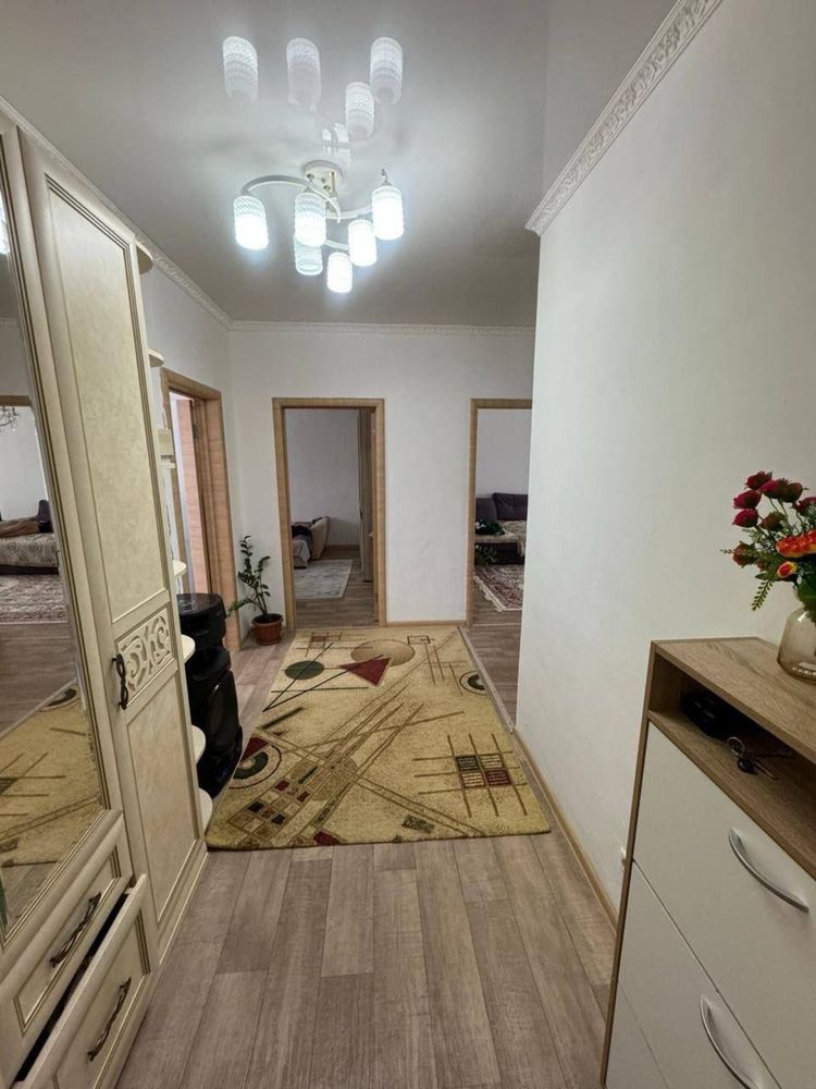 Продам квартиру трехкомнатную
