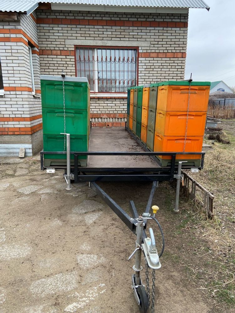 Продам пчеловодческий прицеп с ульями