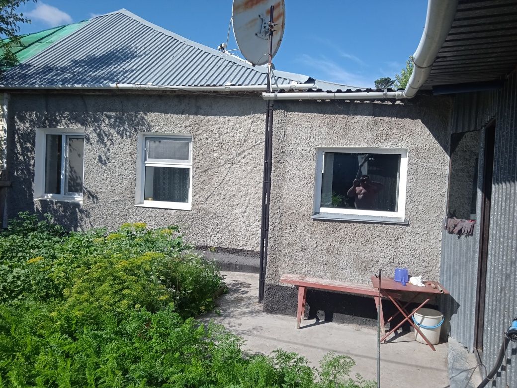Продам дом 3х ком.по центральной улице в соц городе.