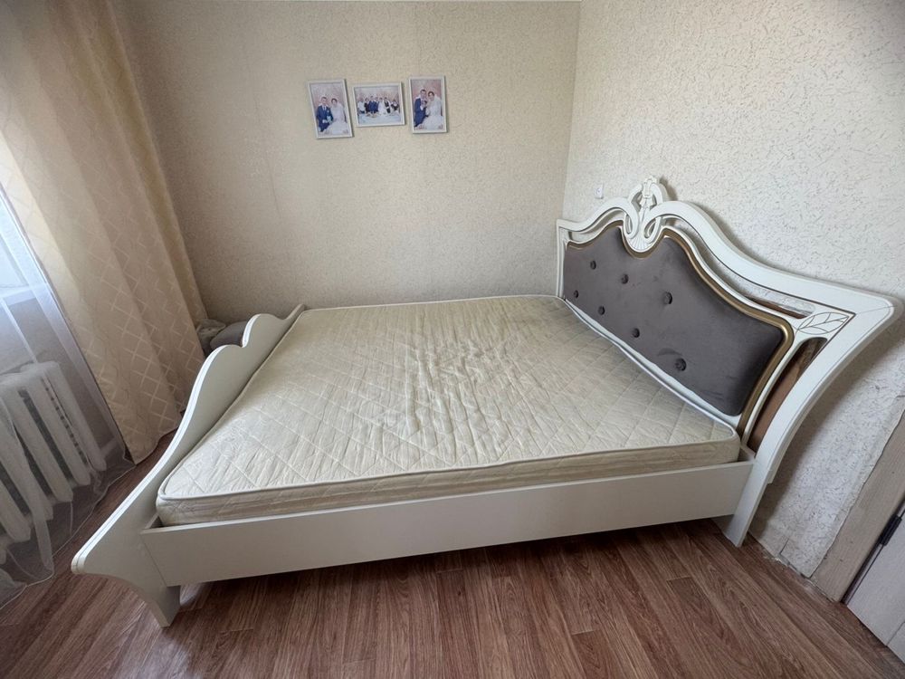 Кровать с матрасом