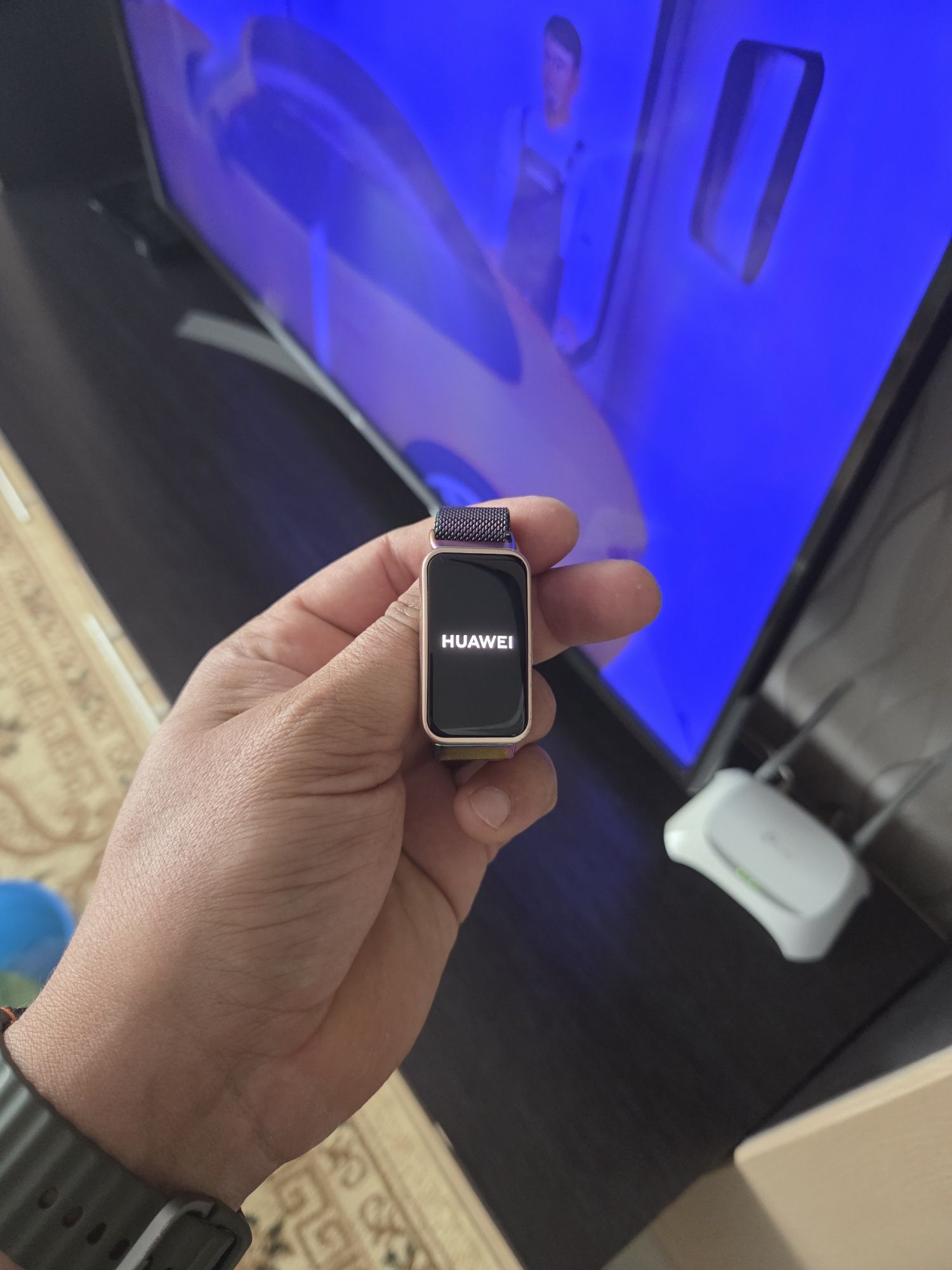 Продам смартфон часы Huawei MiBand 8