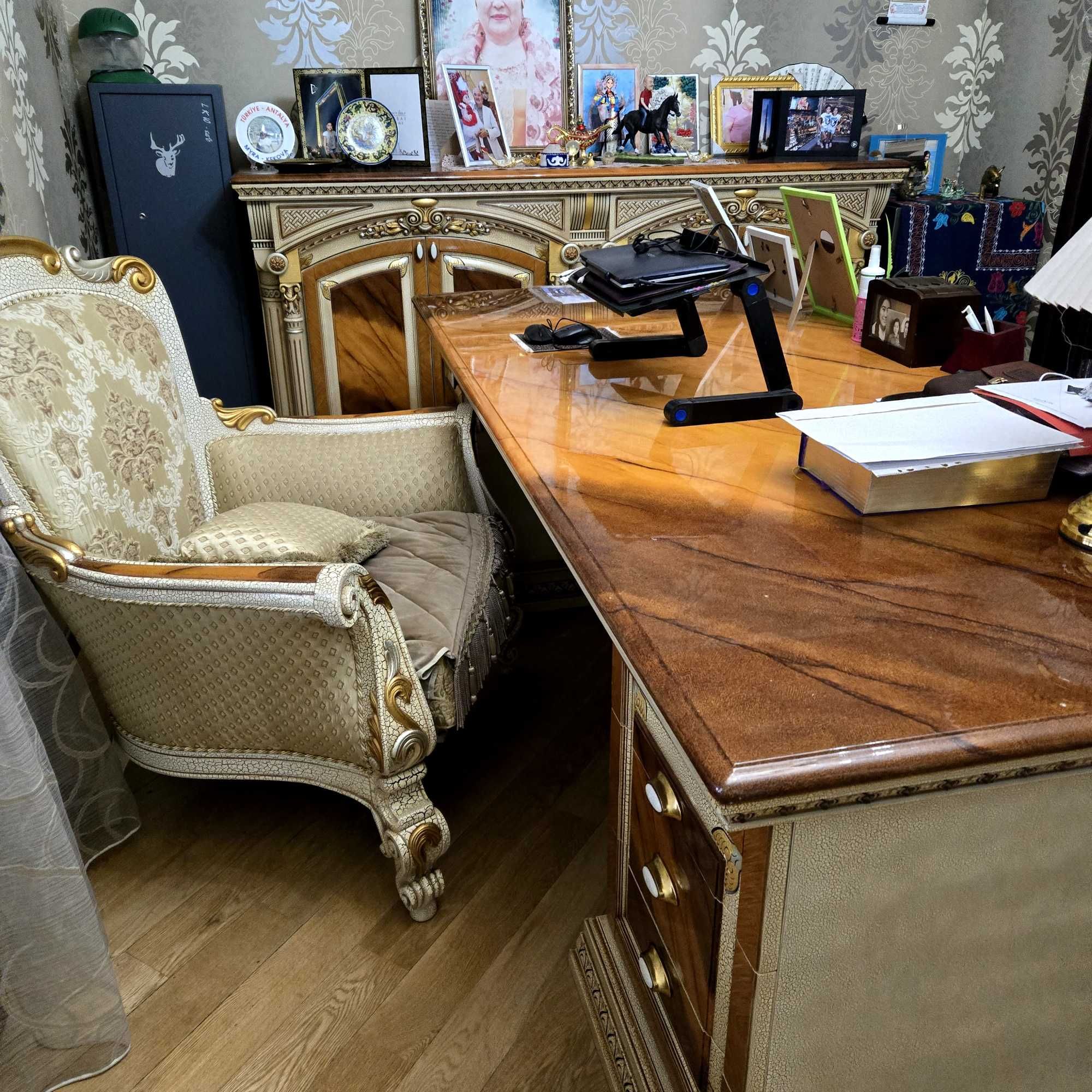 Кабинетная мебель