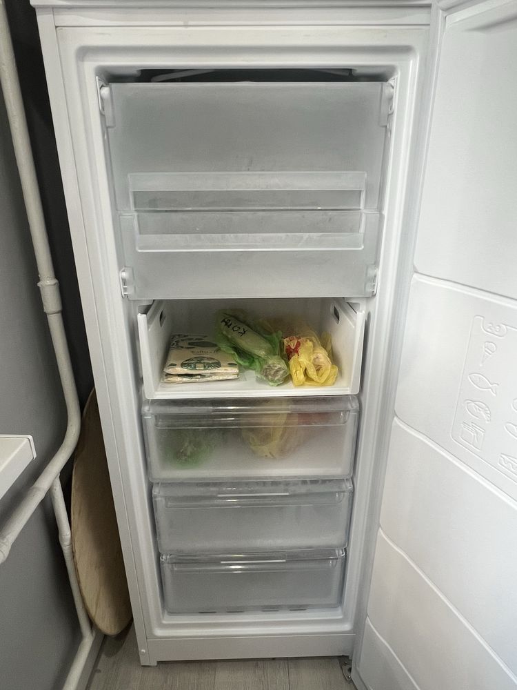 Продам морозильник