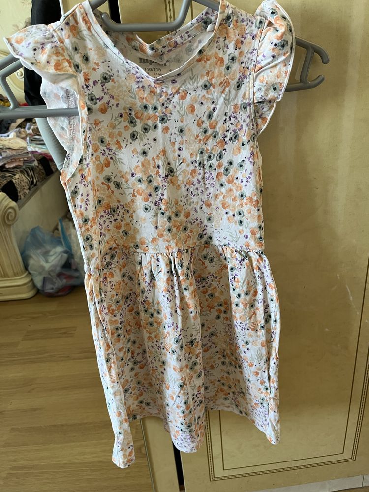 Продам платье для девочки