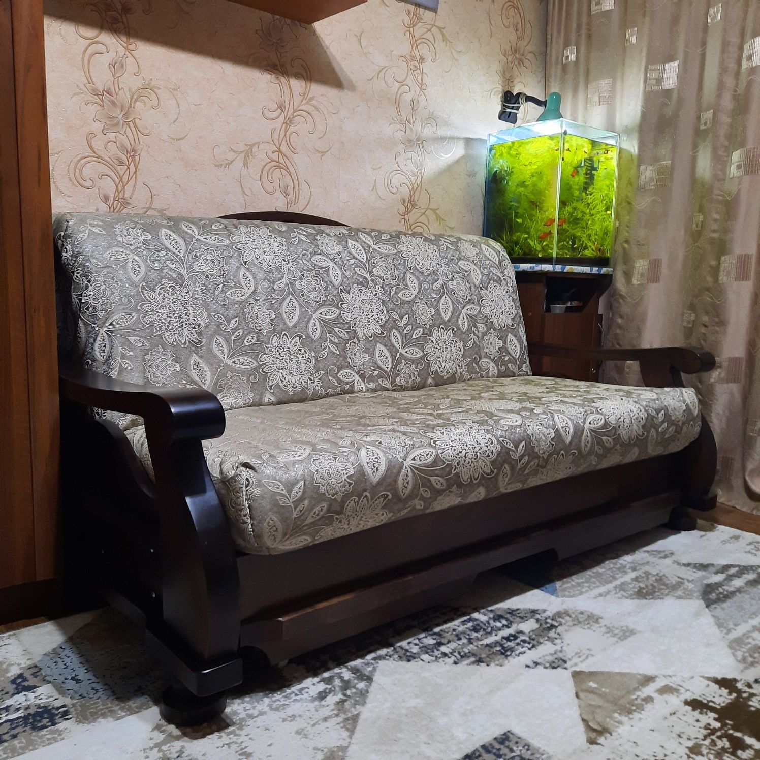 Продам диван кровать раскладной  хорошего качества