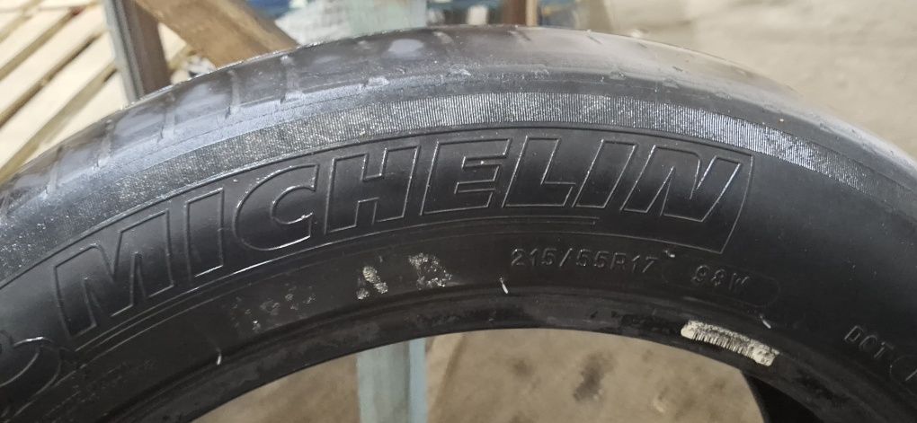 Продам летний комплект  шин  мишлен 215/55R17  98 w