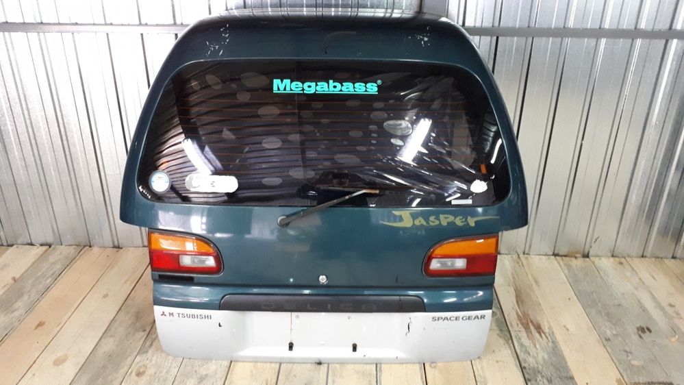 Крышка багажника на мицубиси делику булку Mitsubishi delica