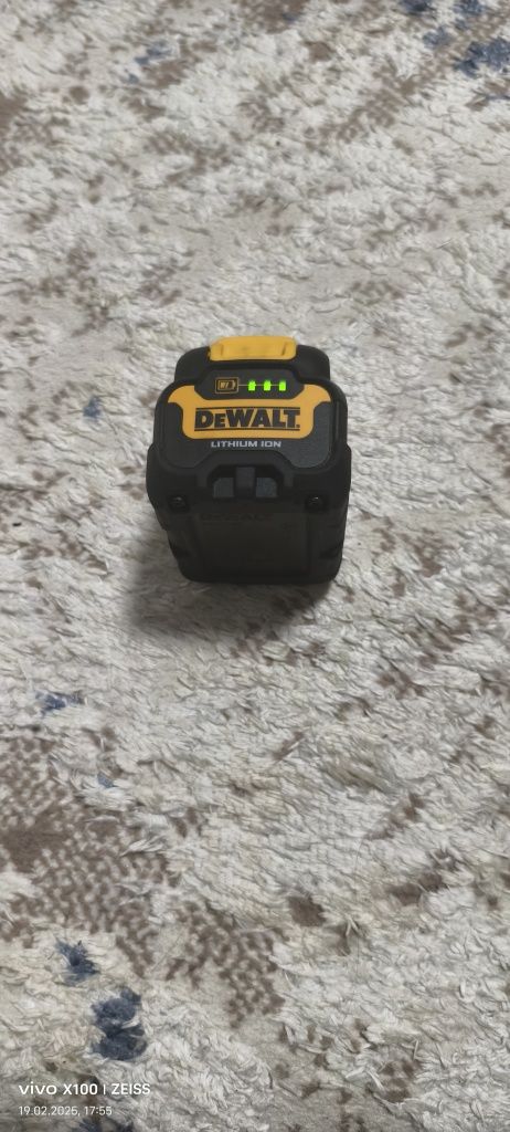 Батарейка dewalt 12v,5a