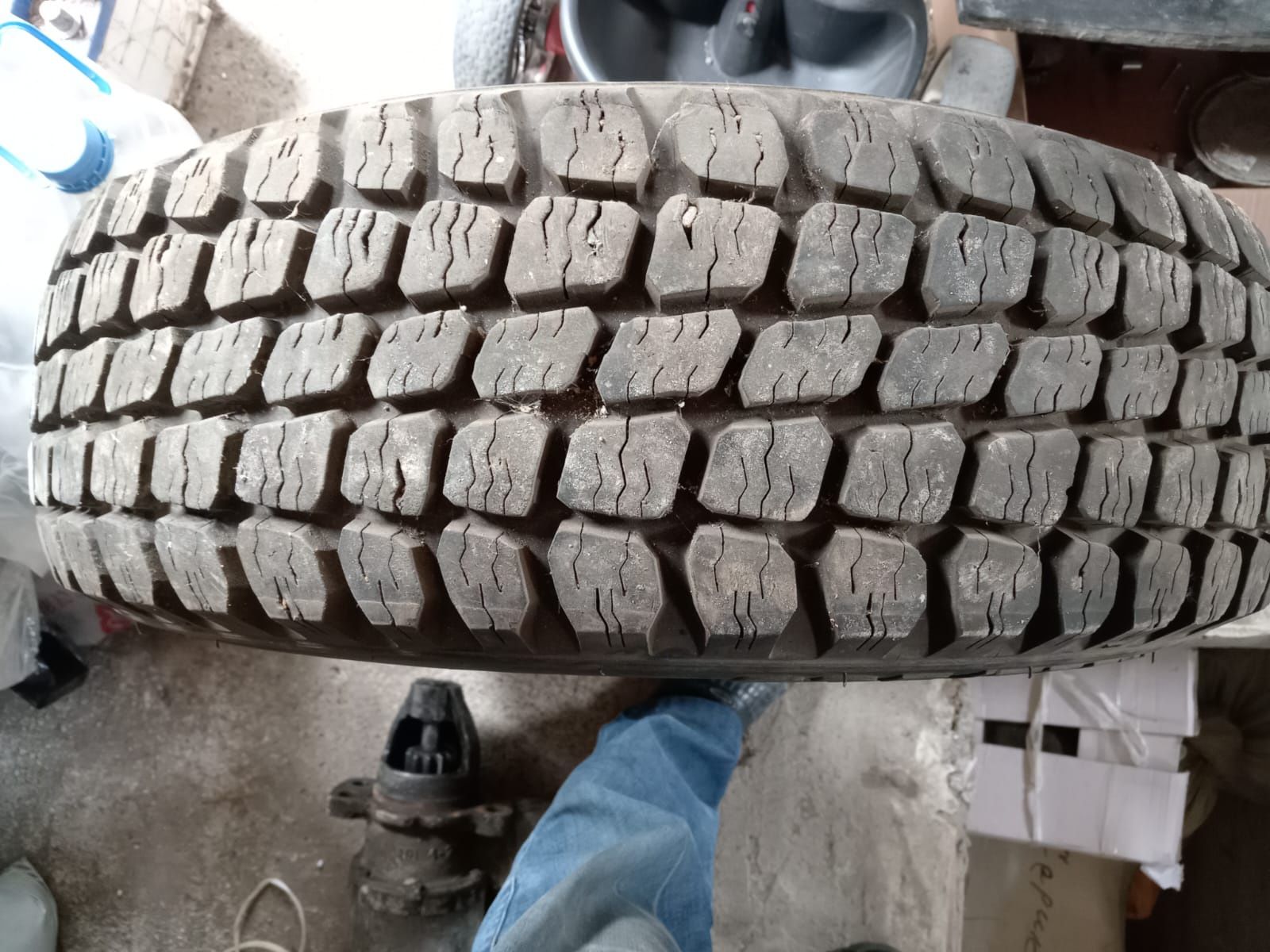 Продам шины 235/75R15