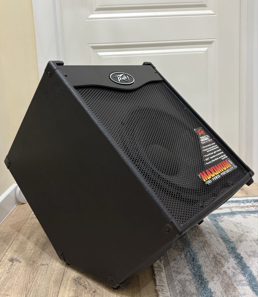 Басовый комбик “Peavey Max112”