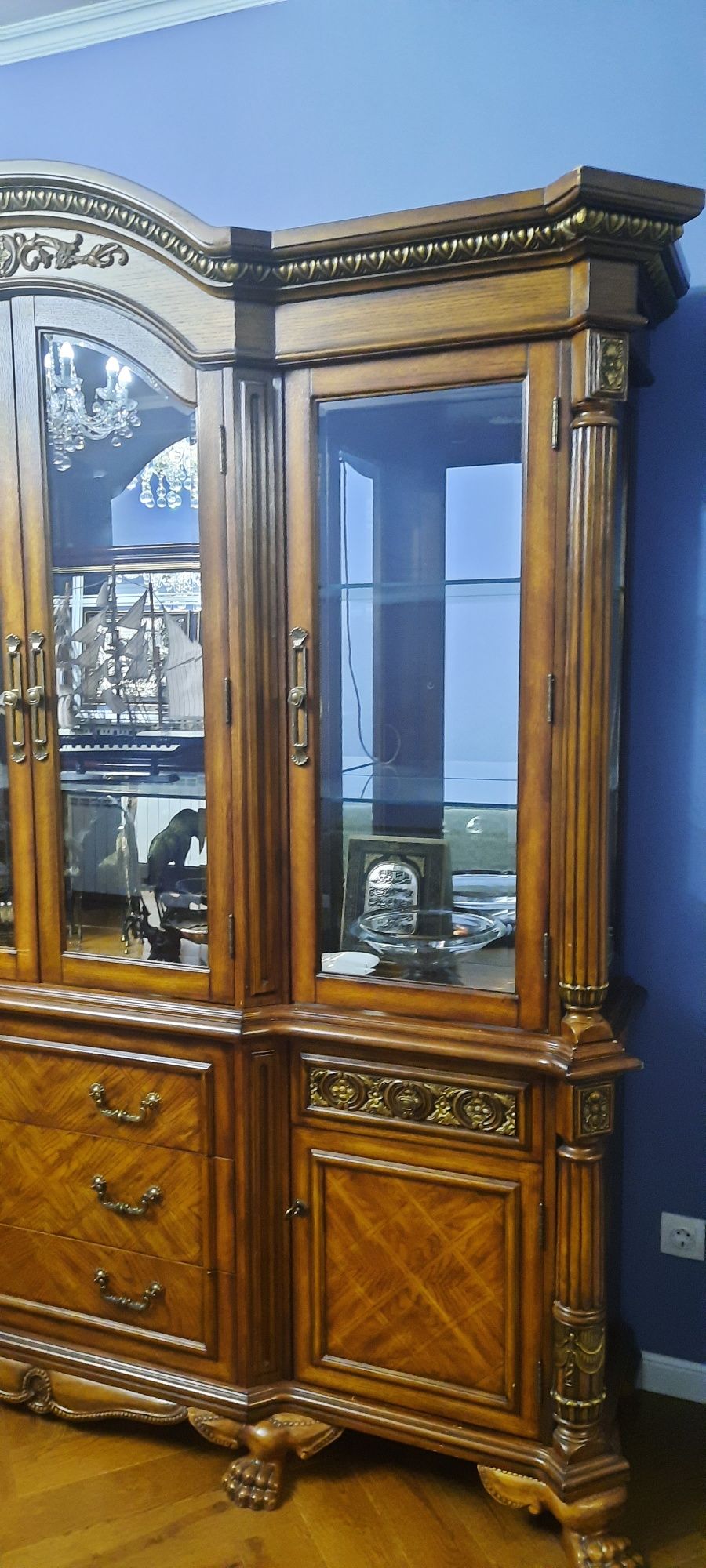 Продам стенку для зала + тумба с зеркалом.