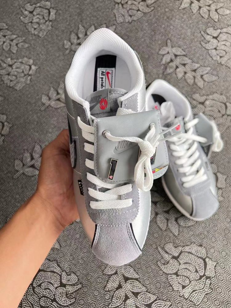 Кроссовки NIKE