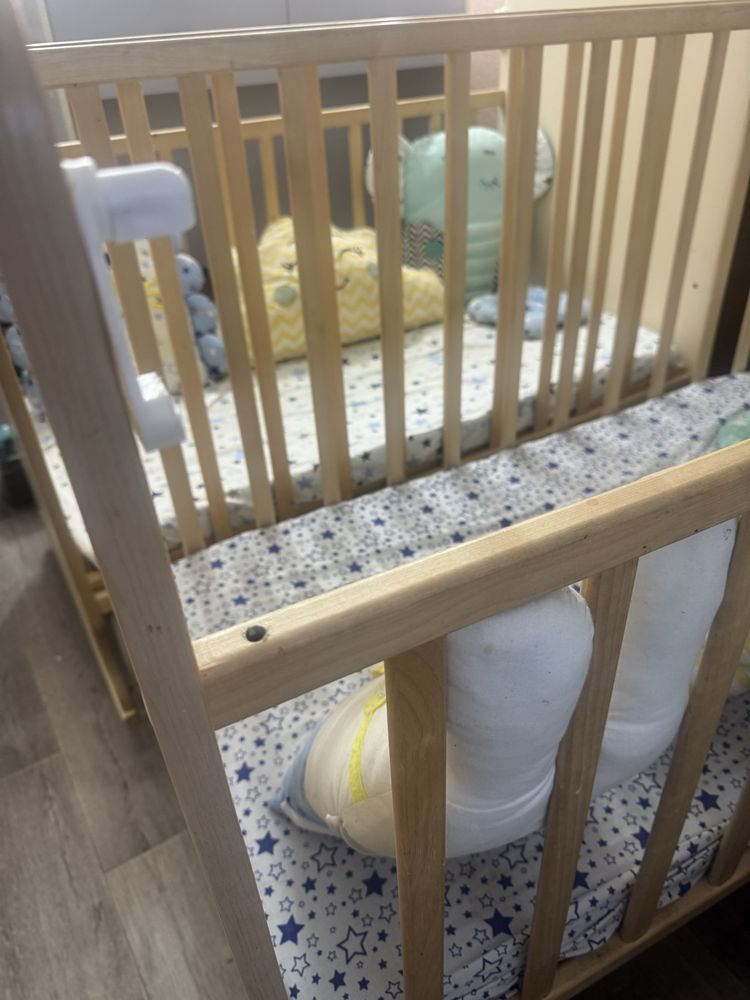 Срочно Продам детские кроватки на маятнике 10 тыс