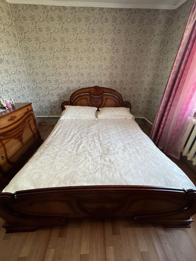Продам спальный гарнитур