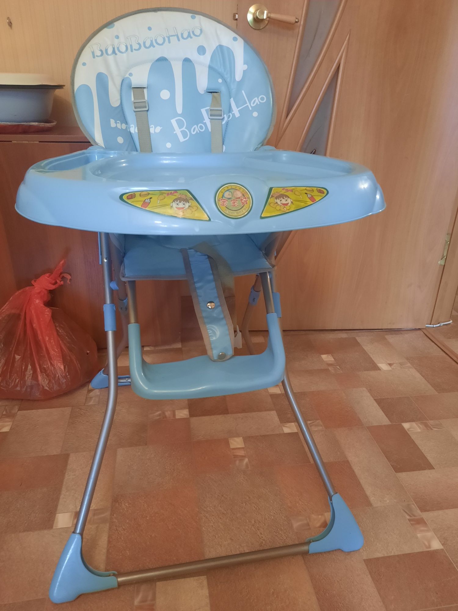 Детский стол для кормление