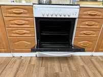 Продам кухонный гарнитур с газ плитой б/у