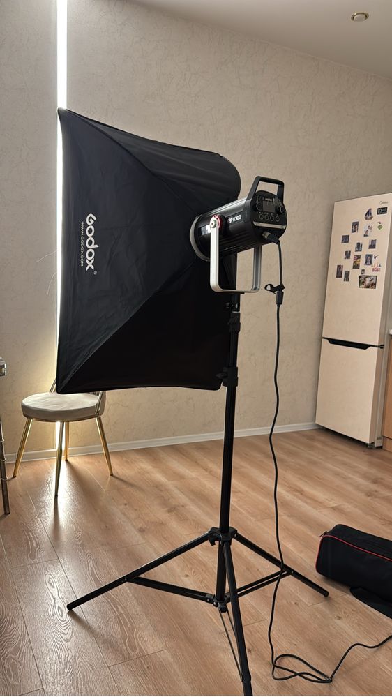 Продам студийный источник освещения Godox