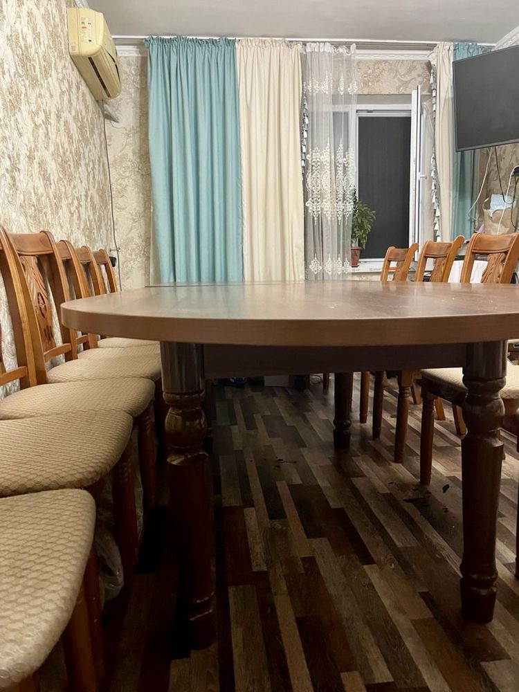 Стол со стульями