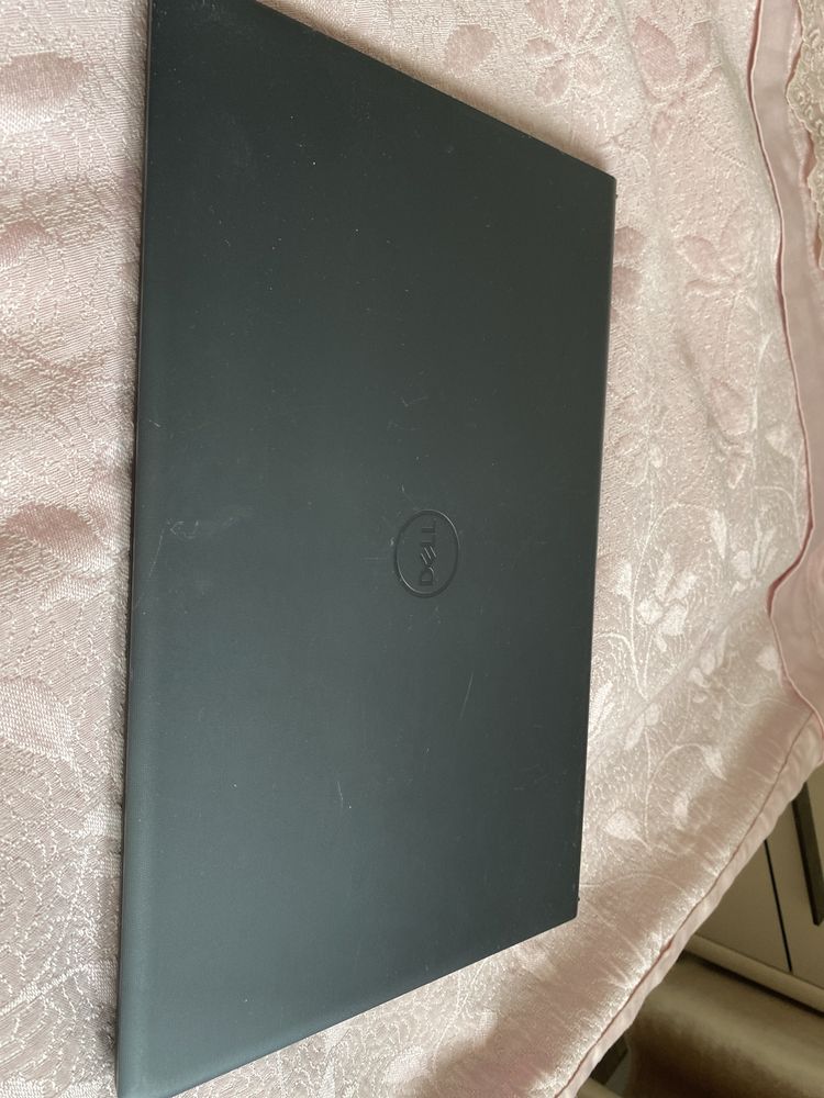 Ноутбук Dell в хорошем состоянии