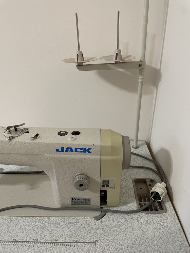 Продам промышленную машину Jack