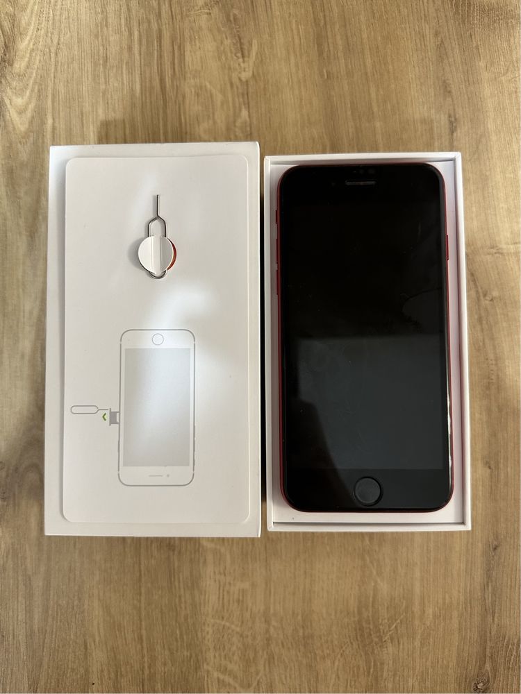 iPhone SE 2020 красный б/у