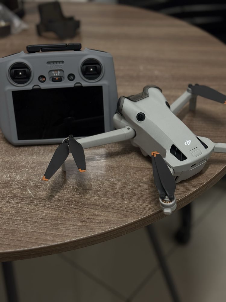 Dji mini 4 pro,новая,в комплекте пульт дистанционного управление,дрон