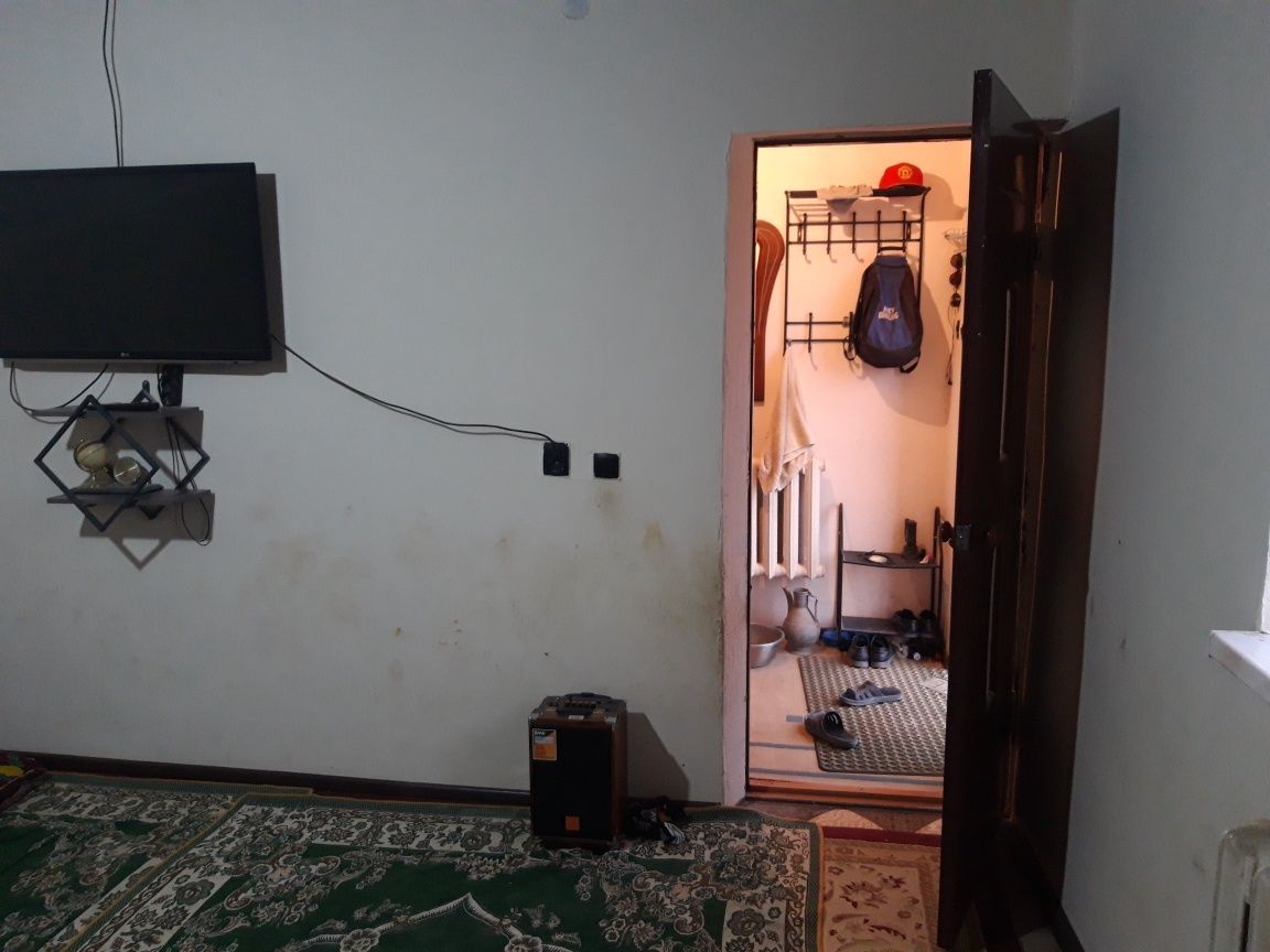 Баскудык Алау кв 4. Уч 96/21. Бір бөлме Сарай сатылат.