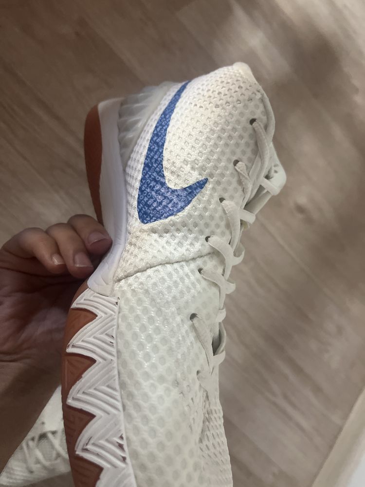 Кросовки Kyrie 1 Ep