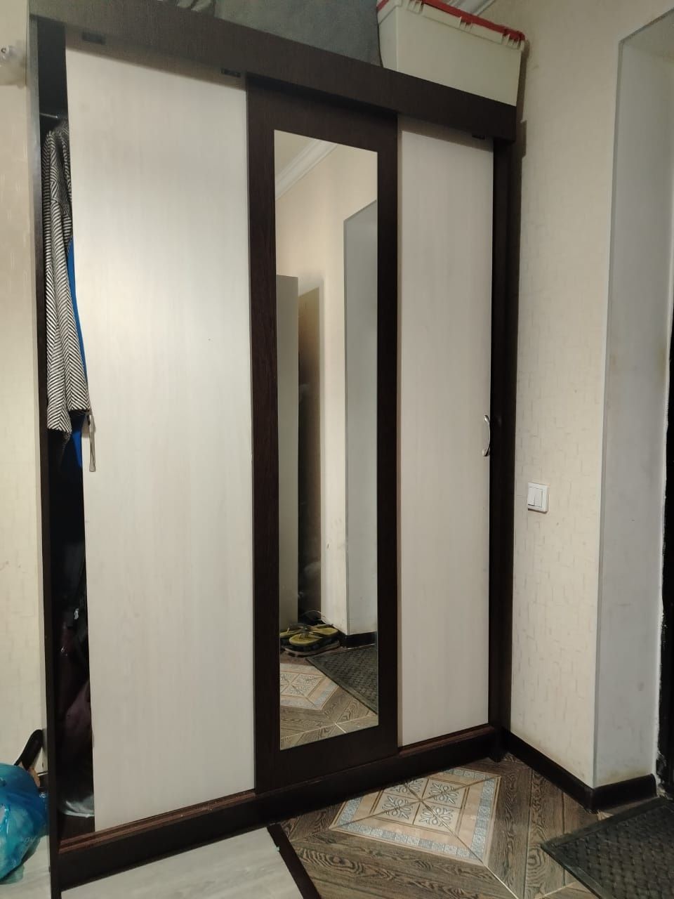 Продам шкаф в прихожую